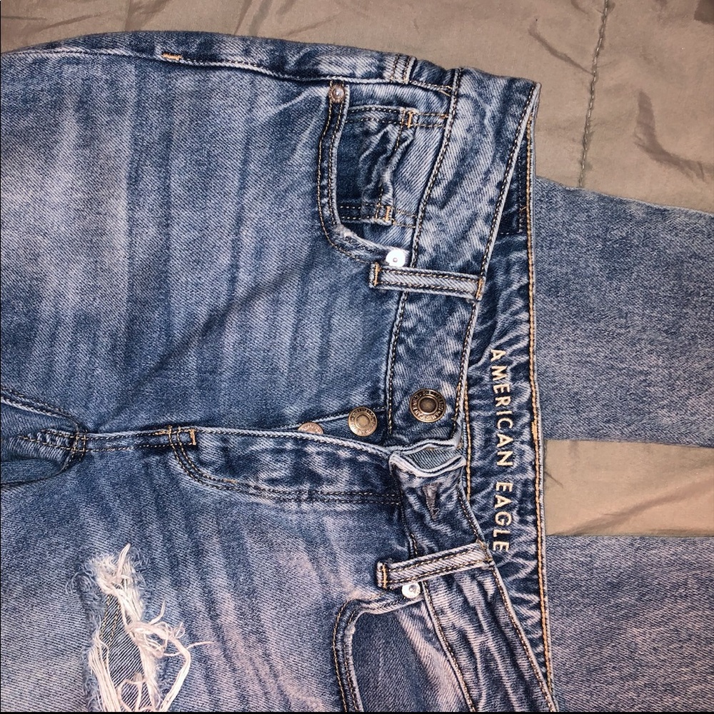 American Eagle tomgirl/ mom style ripped jeans